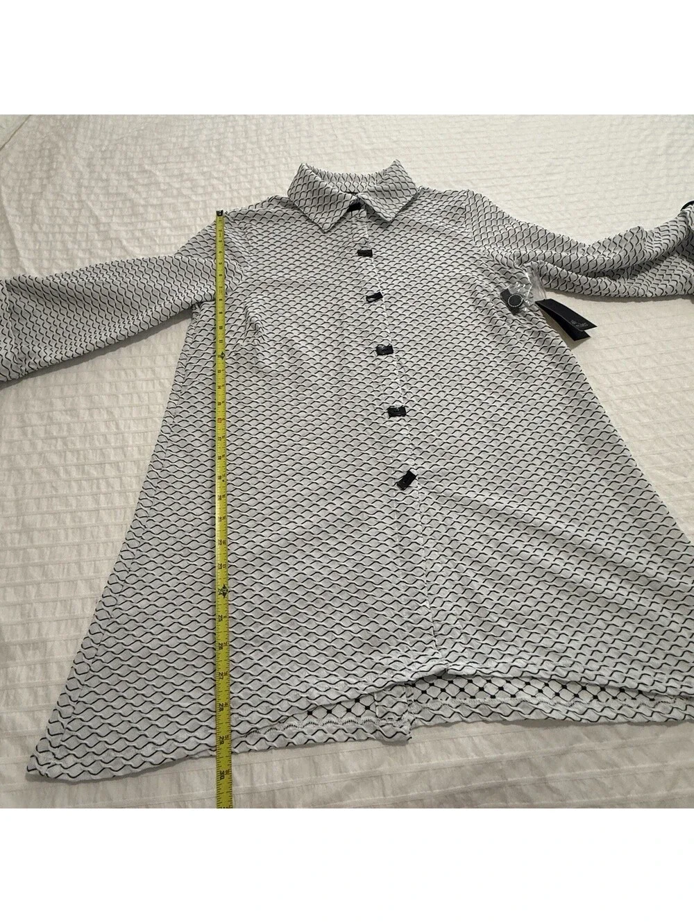 Ali Miles Button Up Tunic Top 3/4 Sleeve Medium NWT Scalloped Wave Geometric